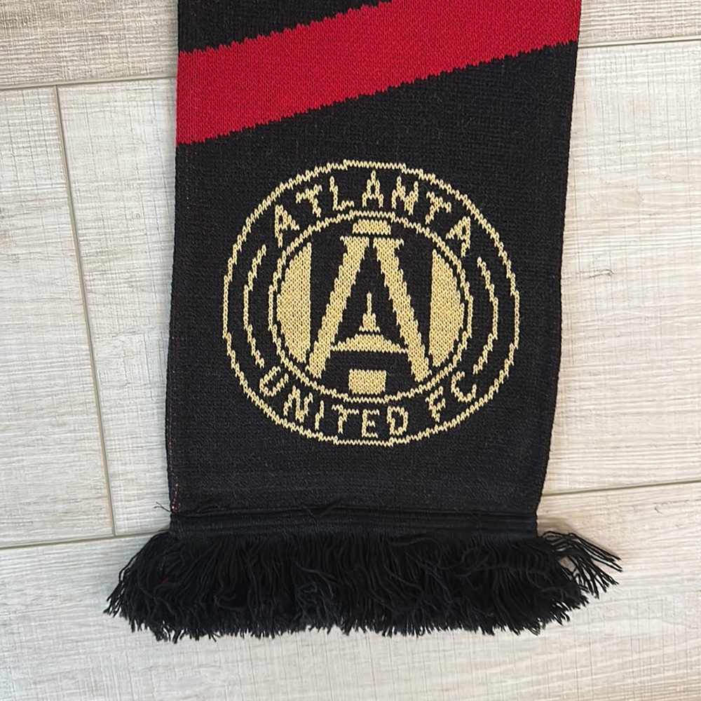 Atlanta United MLS Scarf NWOT - Picture 2 of 4